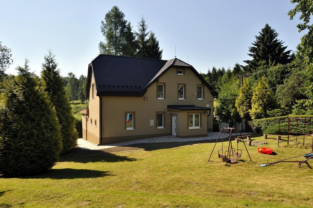 Vila Vlci Hora Krásná Lípa Стая снимка